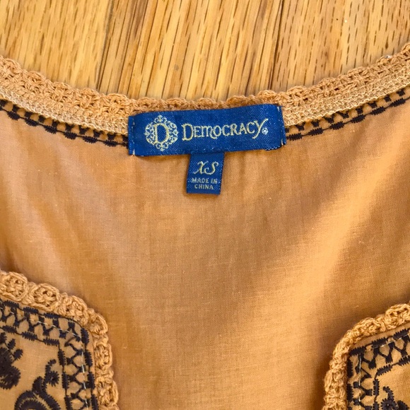 Beautiful Embroidered Top by Democracy - Picture 4 of 7